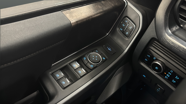 Used 2025 Agate Black Metallic Ford Lariat image 21
