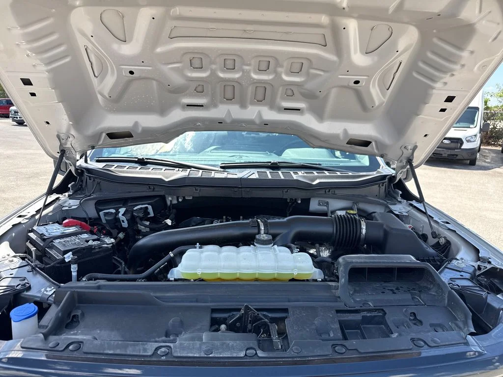 Used 2025 Silver Ford XLT w/ LIFTKIT image 29