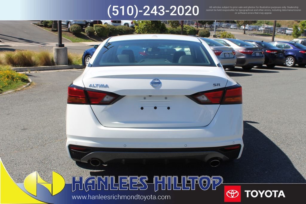 Used 2021 White Nissan 2.5 SR image 8