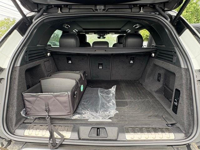 Certified Used 2025 White Land Rover Dynamic SE image 45