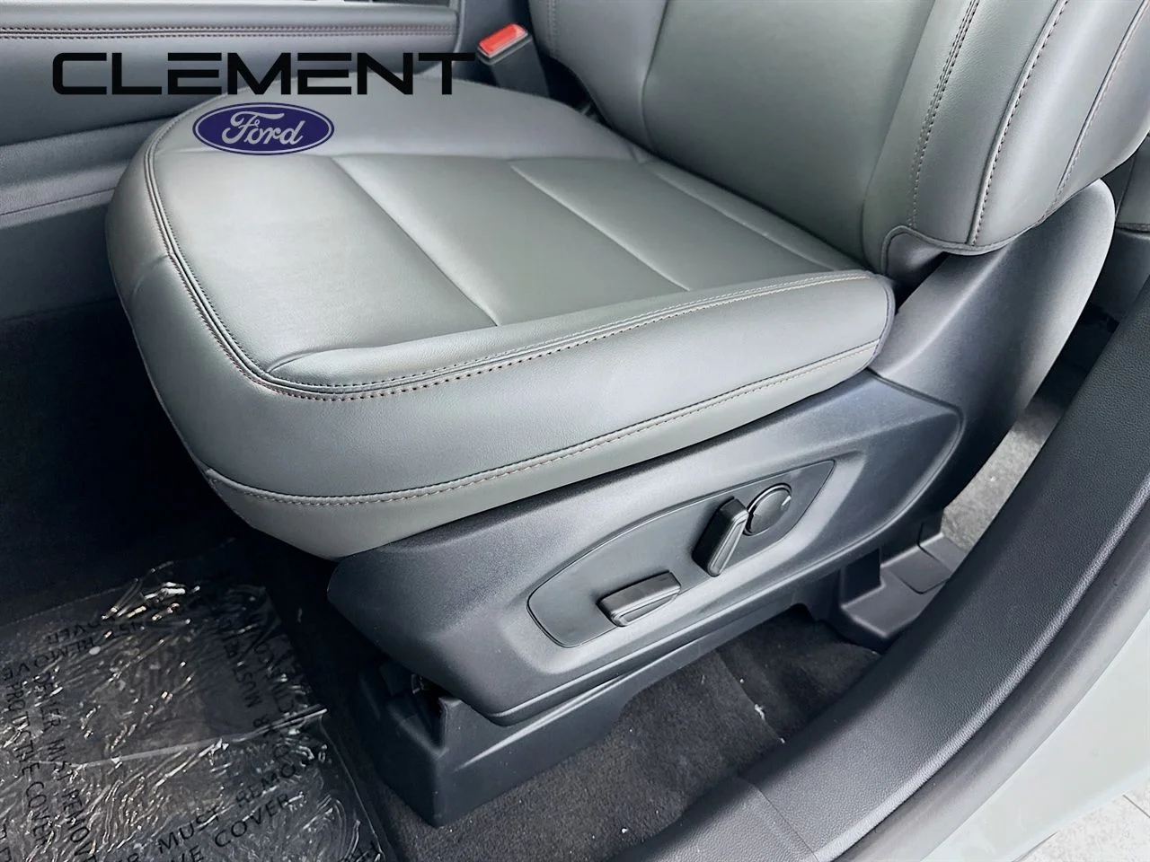 New 2026 Star White Metallic Tri-Coat Ford Active image 25
