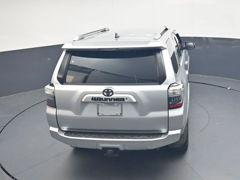 Used 2017 Classic Silver Metallic Toyota SR5 image 23