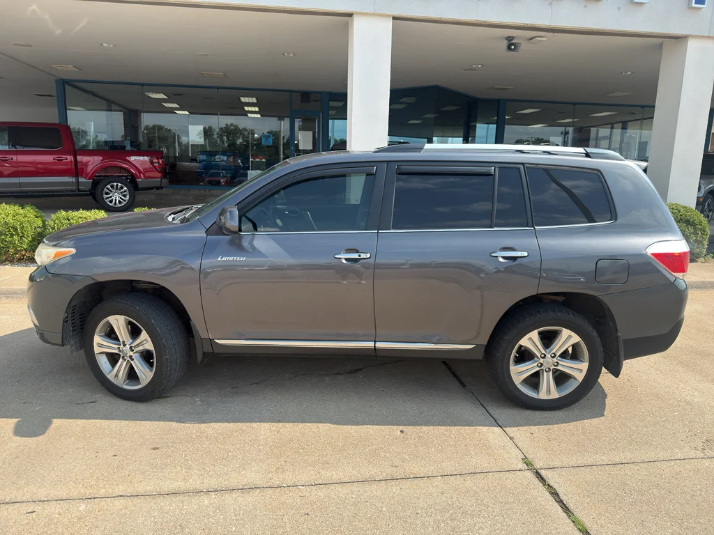 Used 2011 Magnetic Gray Metallic Toyota Limited image 12