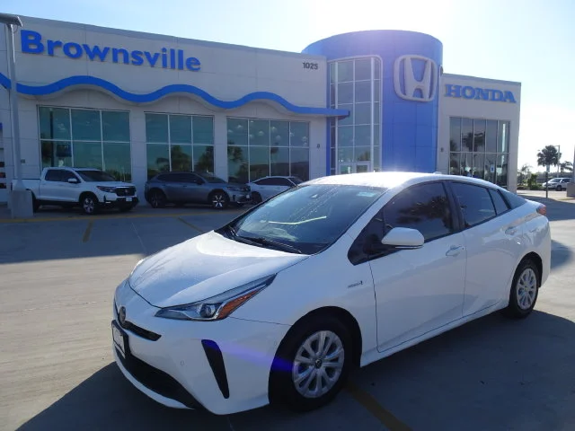Used 2020 Super White Toyota LE image 1