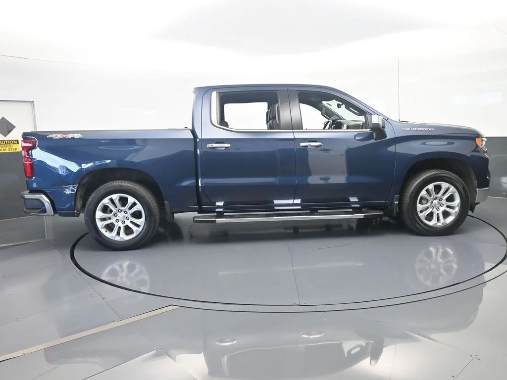 Used 2022 Northsky Blue Metallic Chevrolet LTZ image 7