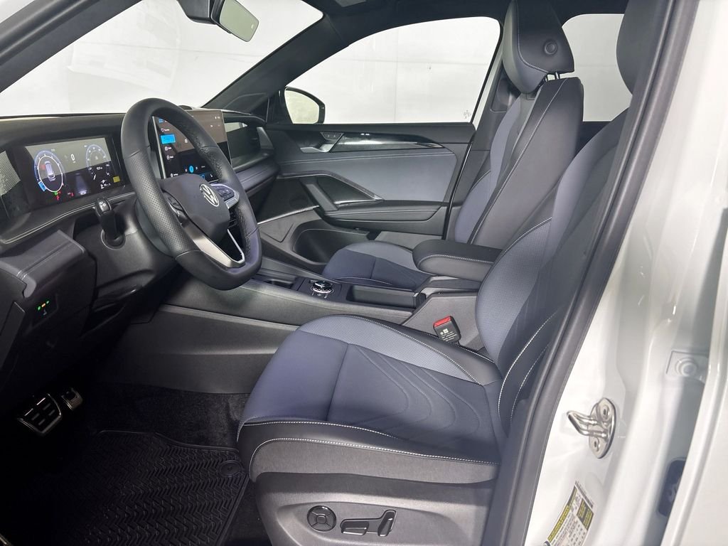 New 2025 Opal White Pearl Volkswagen 2.0T SE R-Line Black image 11