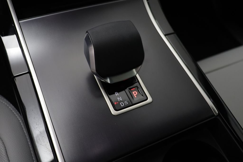 New 2026 Fuji White LAND ROVER Dynamic SE image 13