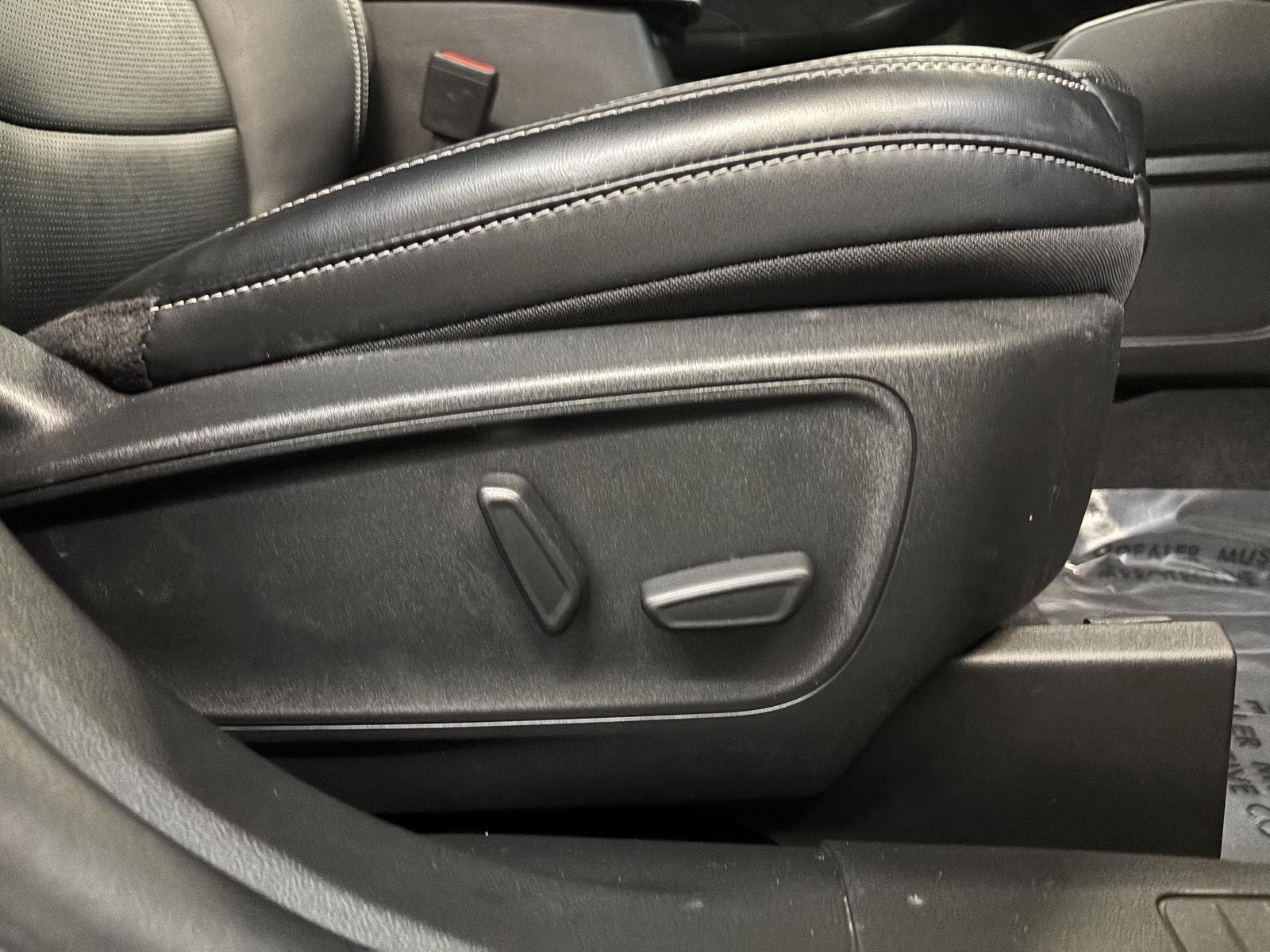 Used 2025 Carbonized Gray Metallic Ford Platinum image 32