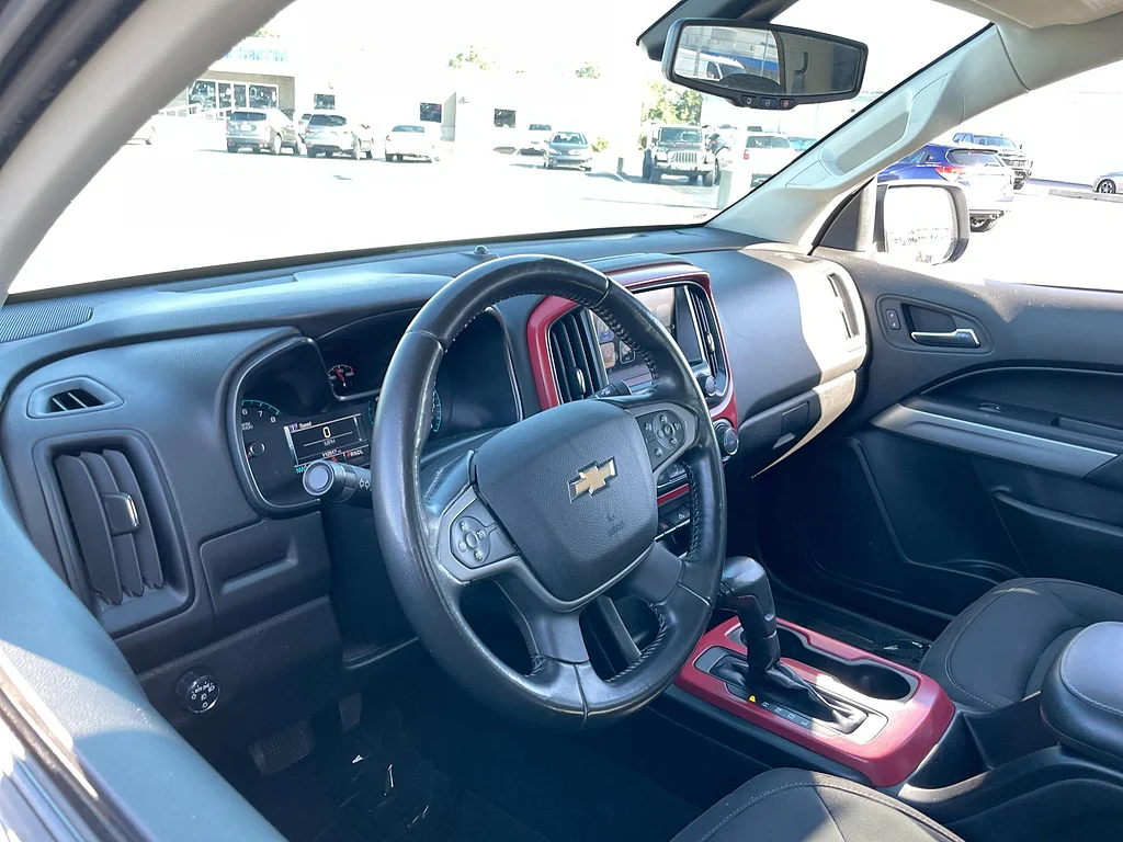 Used 2018 Summit White Chevrolet LT image 10