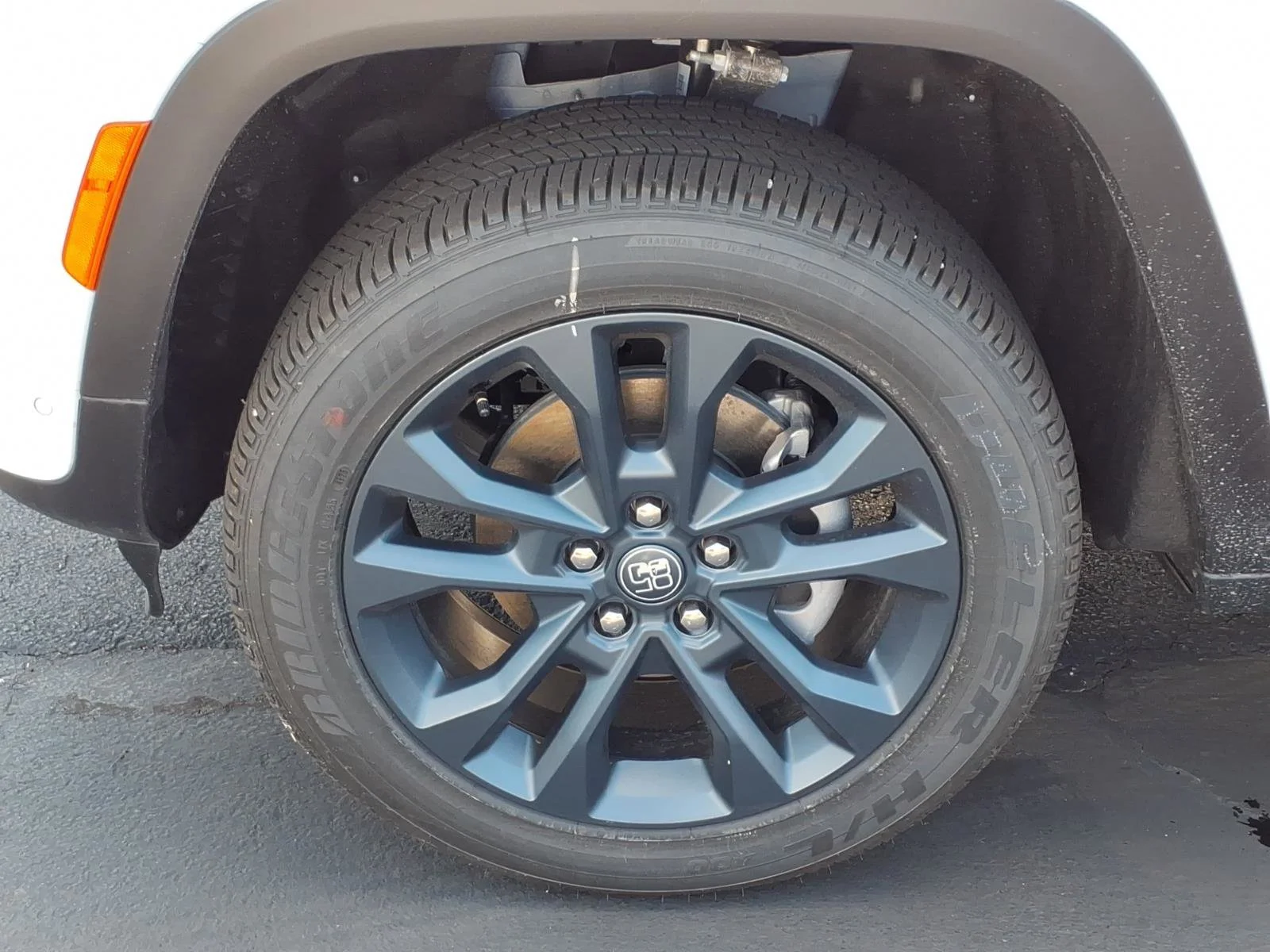 New 2026 Bright White Clear-Coat Exterior Paint Jeep  image 21