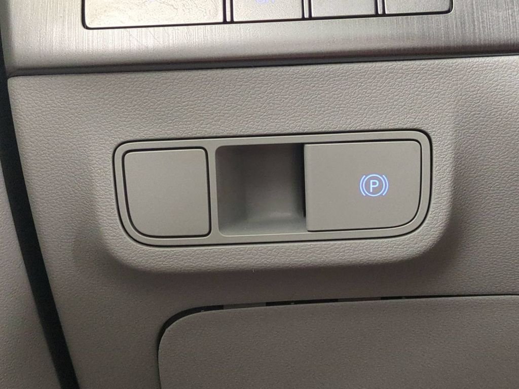 Used 2025 Yellow Hyundai SEL image 32