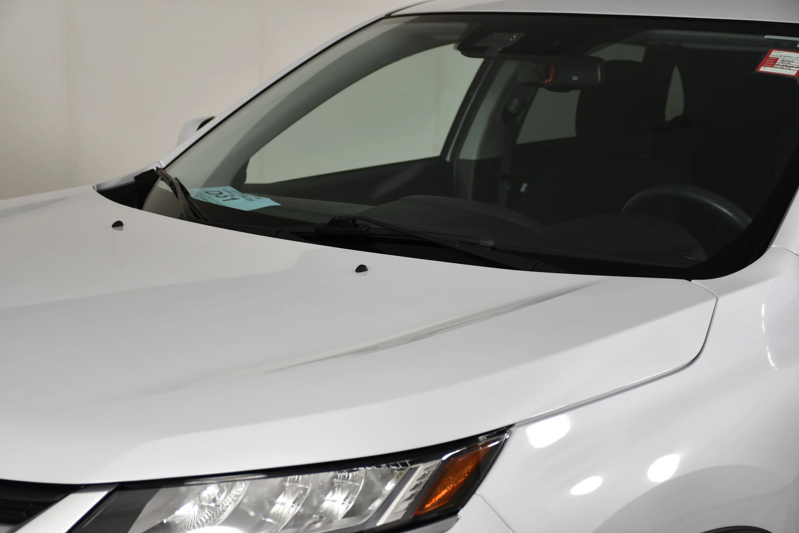 Used 2022 White Diamond Mitsubishi ES image 12
