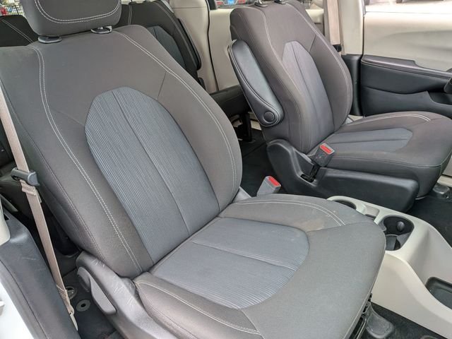 Used 2023 White Chrysler LX image 31