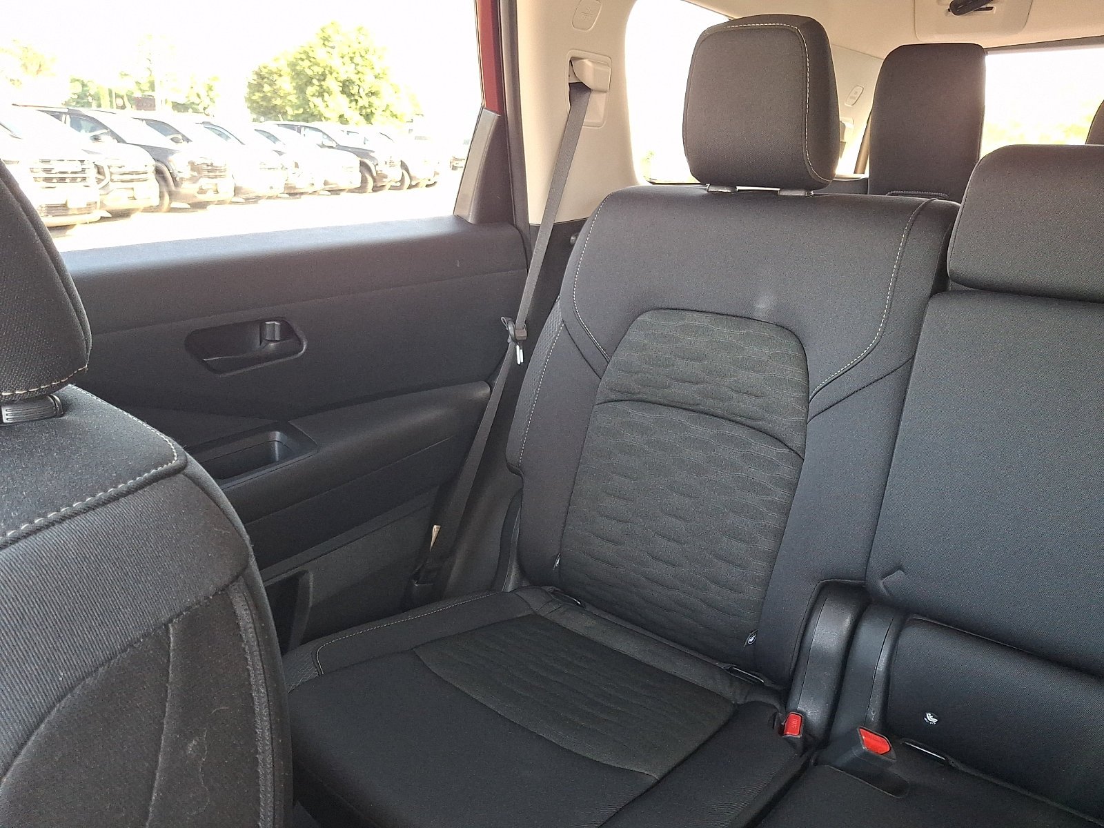 2025 Nissan Pathfinder SV - Photo 18