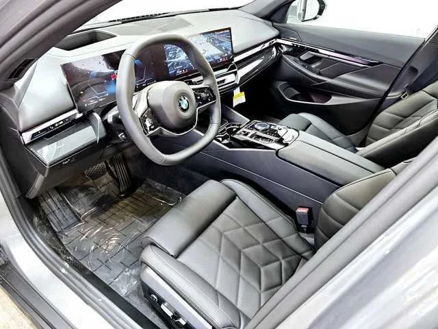 Certified Used 2025 Oxide Grey Met BMW xDrive image 2
