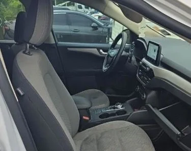 Used 2020 White Ford SE image 3