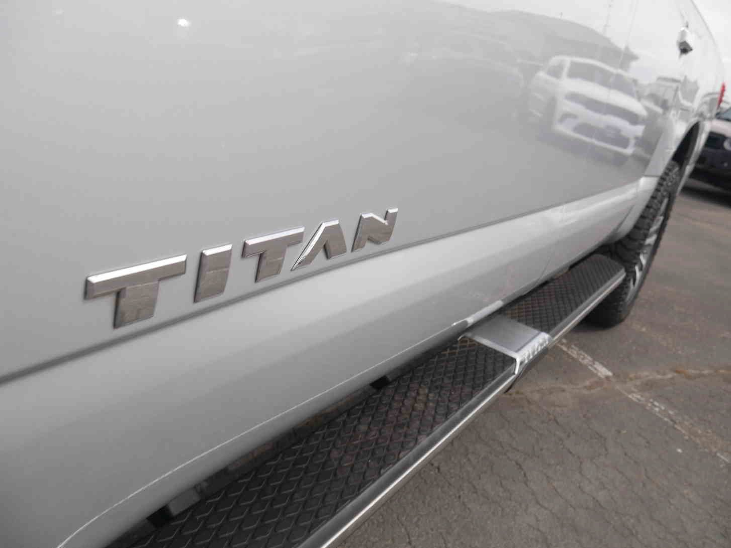 Used 2017 Silver Nissan SL image 14