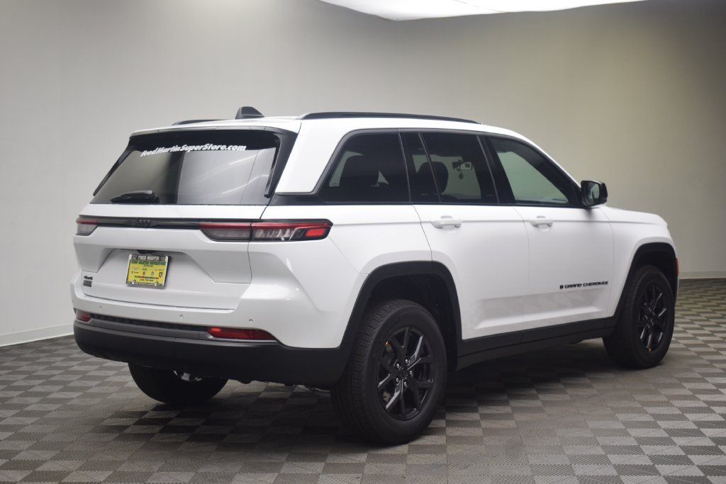New 2027 Bright White Clear-Coat Paint Jeep Altitude image 6