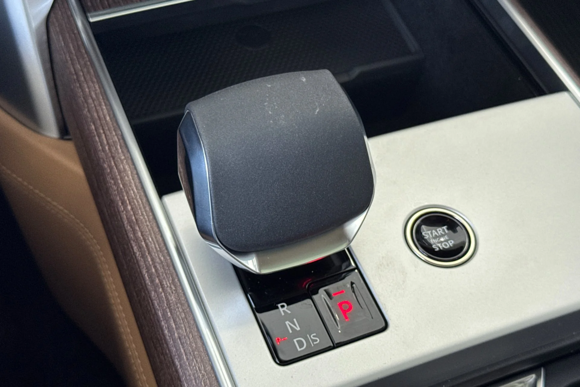 New 2026  Land Rover SE image 24
