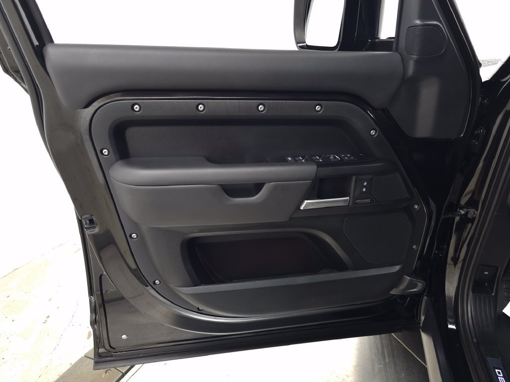 Certified Used 2025 Black Land Rover X-Dynamic SE image 14