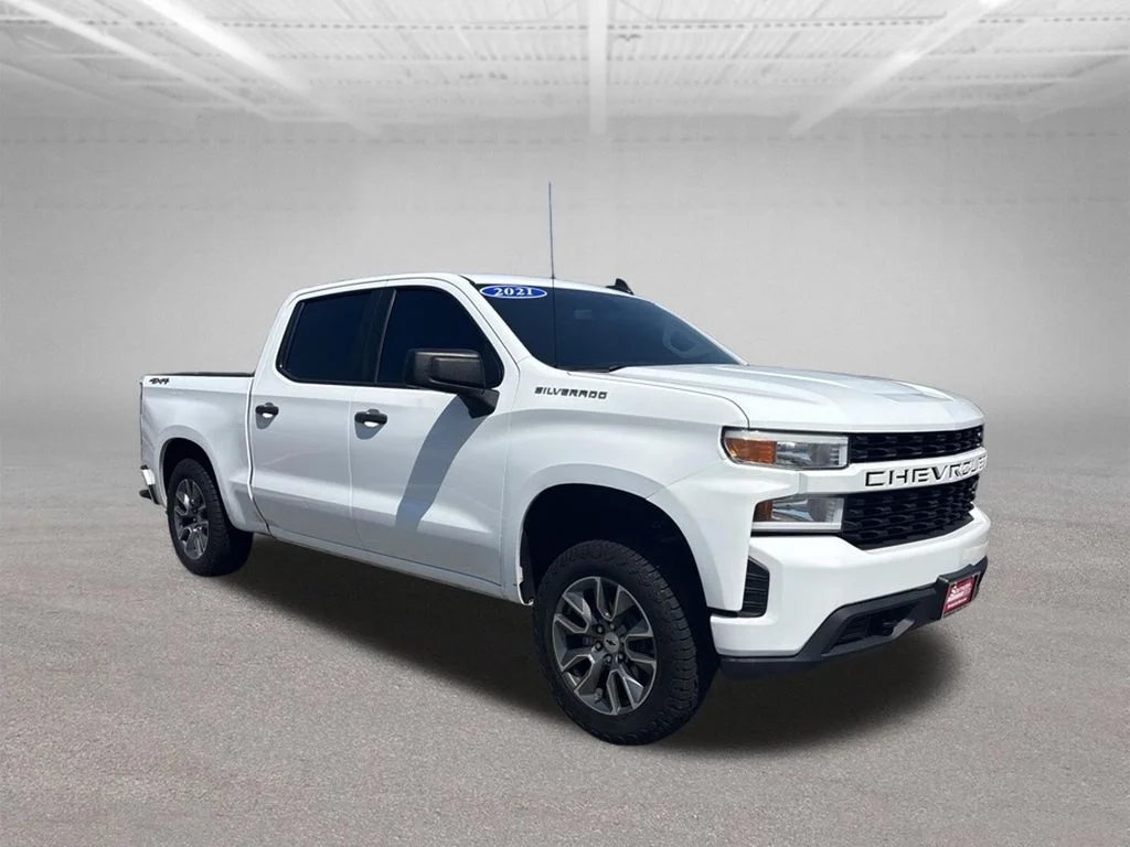 Used 2021 White Chevrolet Custom image 2