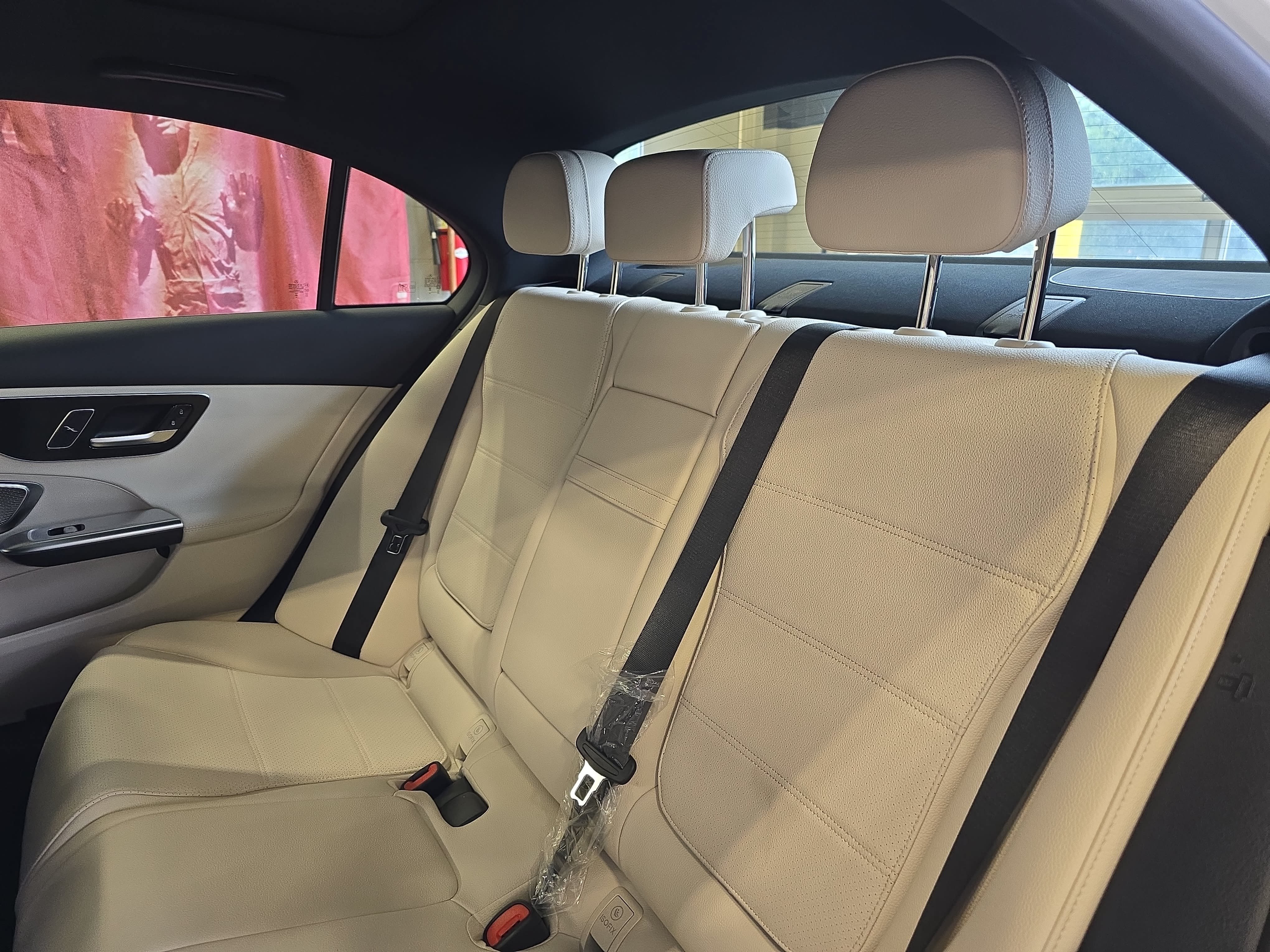 New 2026 MANUFAKTUR Moonlight White Metallic Mercedes-Benz C300 image 15
