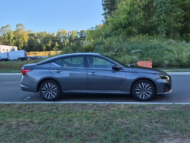 Used 2025 Gray Nissan 2.5 SV image 6