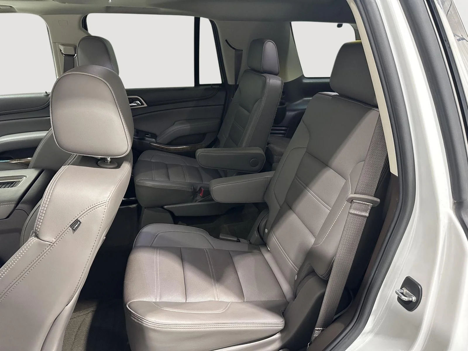 Used 2016 WHITE FROST TRICOAT GMC Denali image 25