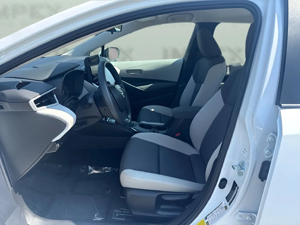 Used 2025 White Toyota LE image 9