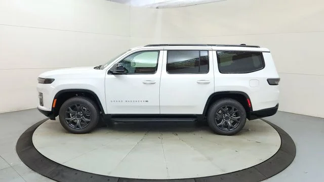 New 2026 Bright White Clear-Coat Exterior Paint Jeep Limited Altitude image 6