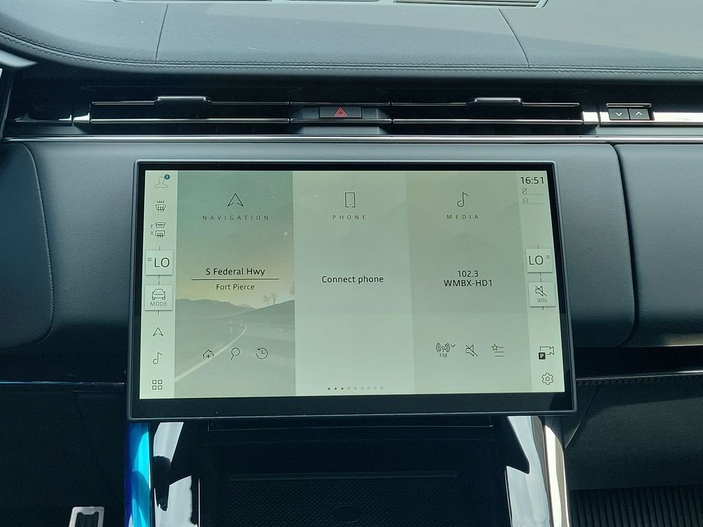 New 2026 Carpathian Grey Land Rover Dynamic SE image 21
