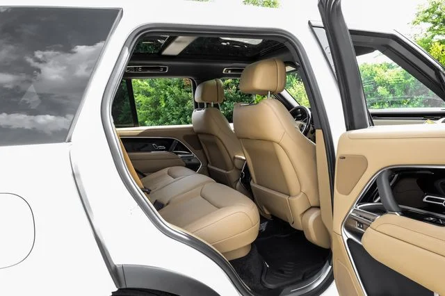 New 2026 Fuji White Land Rover SE image 46
