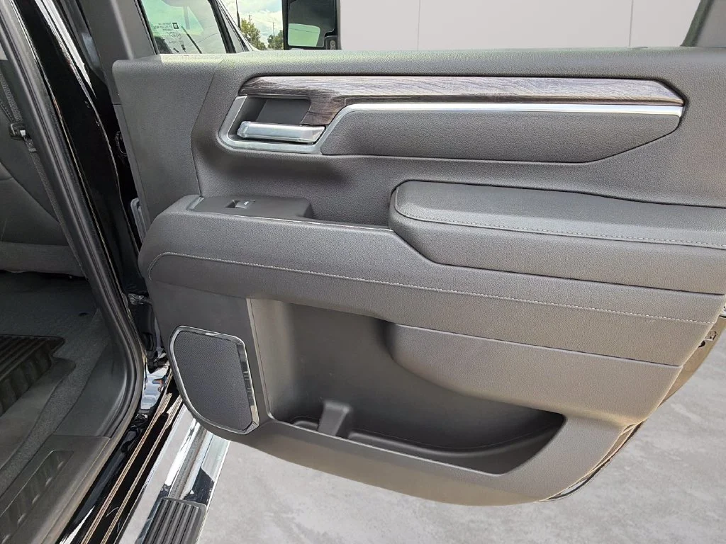 2025 Chevrolet Silverado 3500HD LTZ - Photo 34