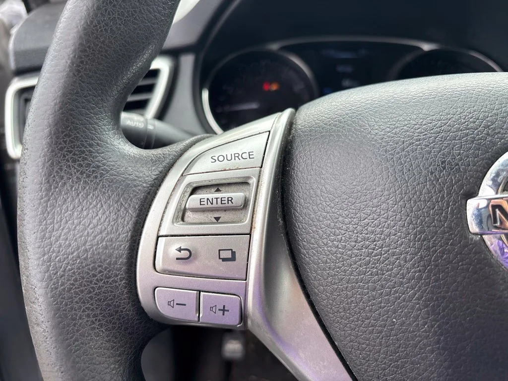 Used 2016 Silver Nissan SV image 15