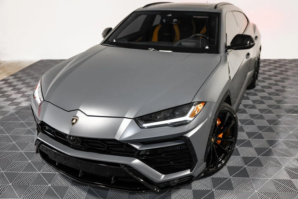Used 2022  Lamborghini  image 9