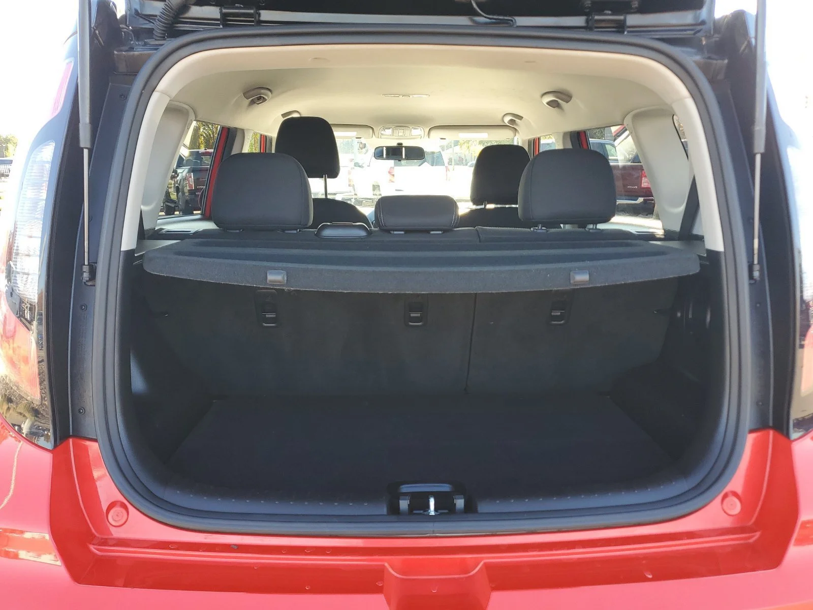 Used 2018 Red Kia Plus image 6