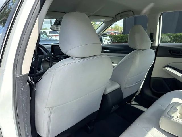 Used 2025 White Nissan 2.5 SV image 13