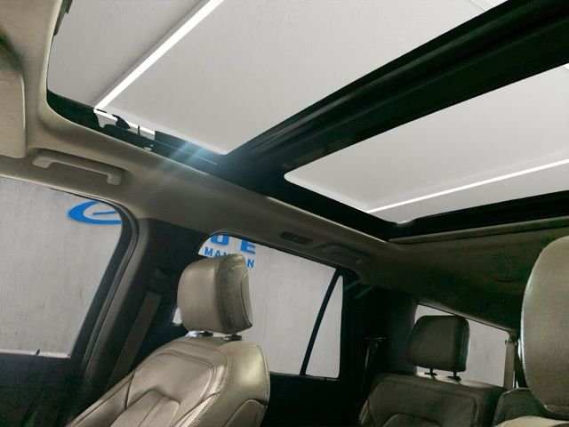 Used 2018 White Ford Limited image 4