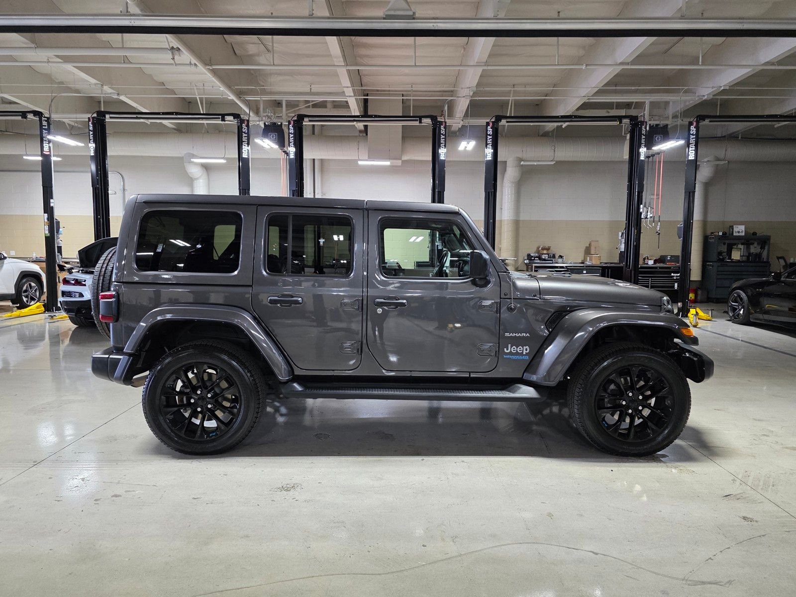 Used 2022 Granite Crystal Metallic Clearcoat Jeep Unlimited Sahara 4xe image 8