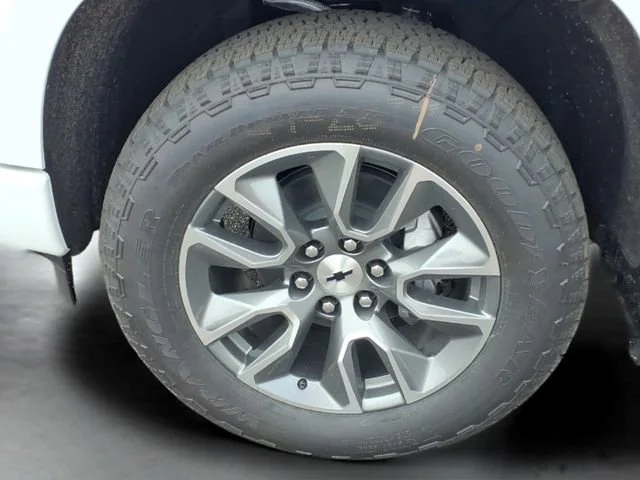 New 2026 Summit White Chevrolet RST image 15