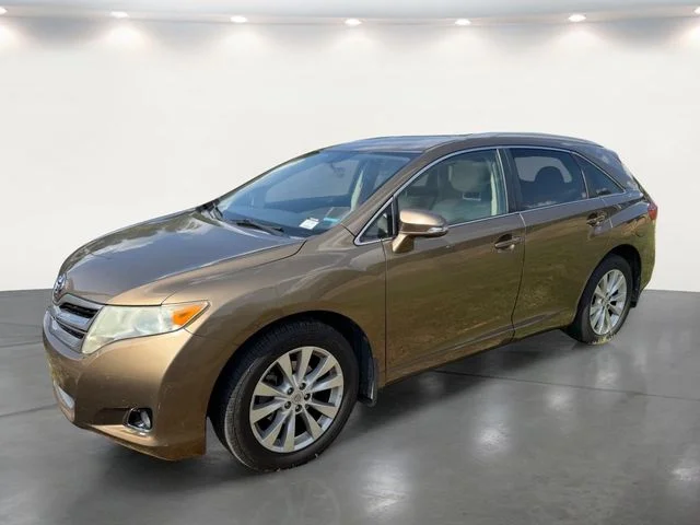 Used 2013 Gold Toyota LE image 2