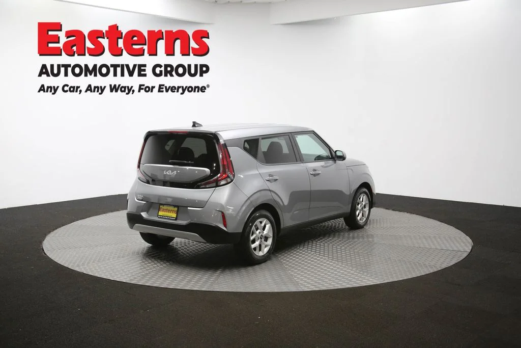 Used 2023  Kia LX image 40