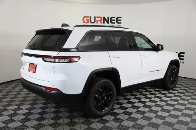 New 2026 Bright White Clear-Coat Exterior Paint Jeep Altitude image 26