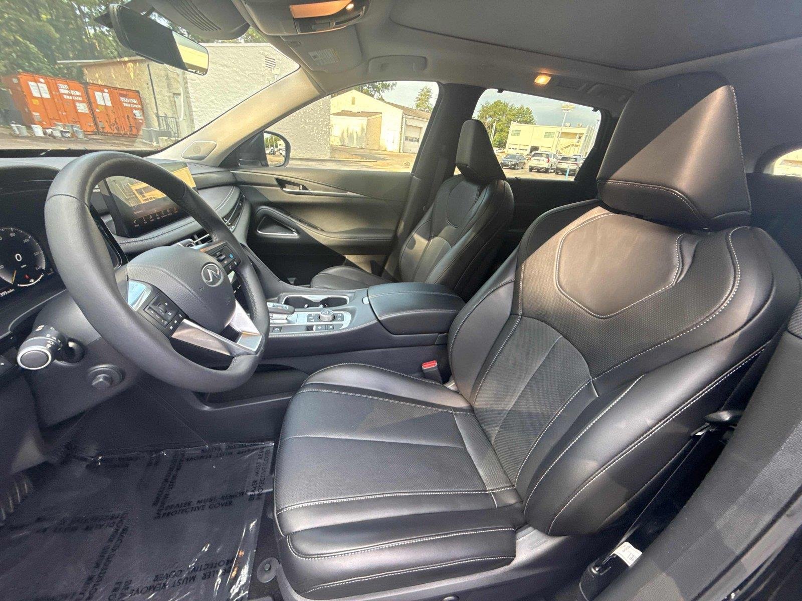 Used 2025 Mineral Black INFINITI LUXE image 11