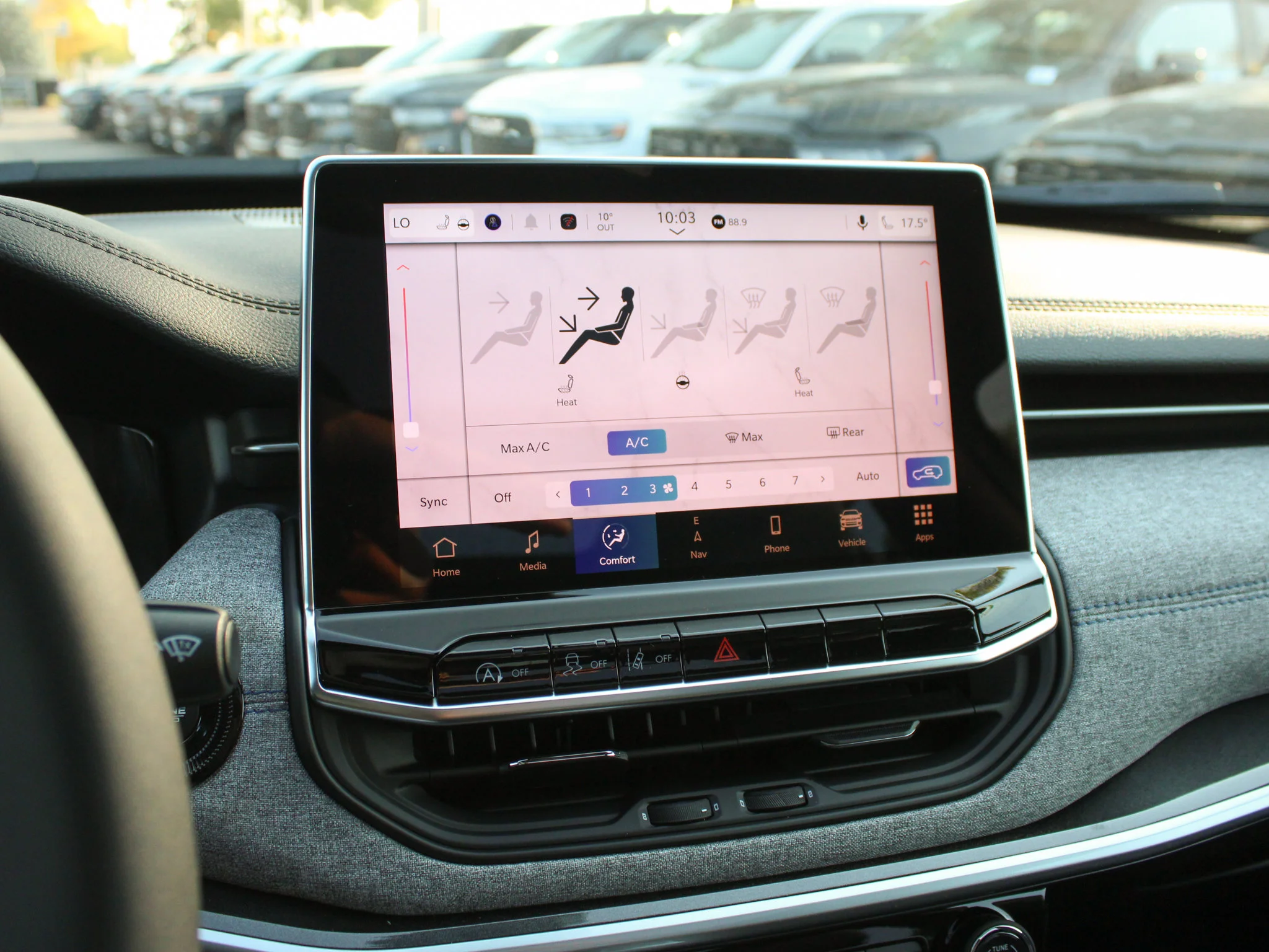 New 2026 White Jeep North* 4x4, Pano Sunroof, Remote Start, Alpine Audio, Heated Seats image 18