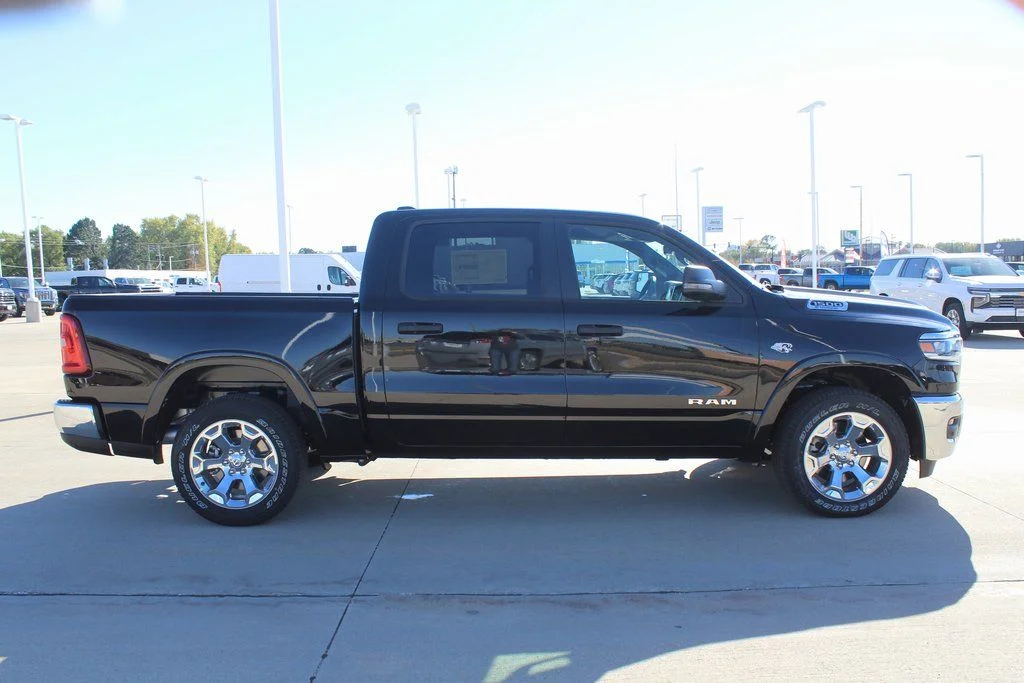 New 2026 Diamond Black Crystal Pearl-Coat Exterior Paint RAM Big Horn/Lone Star image 2