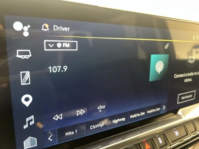 Used 2025 Summit White Chevrolet LT image 12