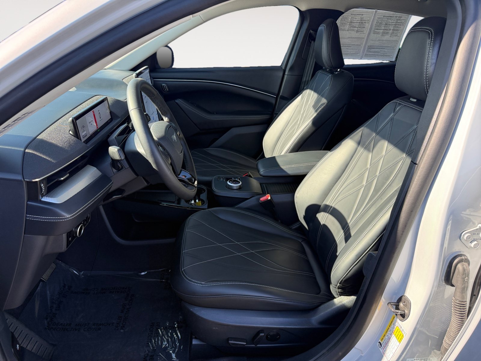 Used 2023 White Metallic Ford Select image 10