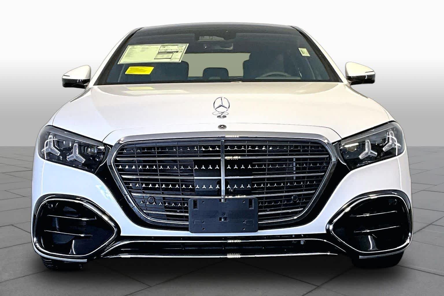 New 2027 MANUFAKTUR Moonlight White Metallic Mercedes-Benz S 580 image 2