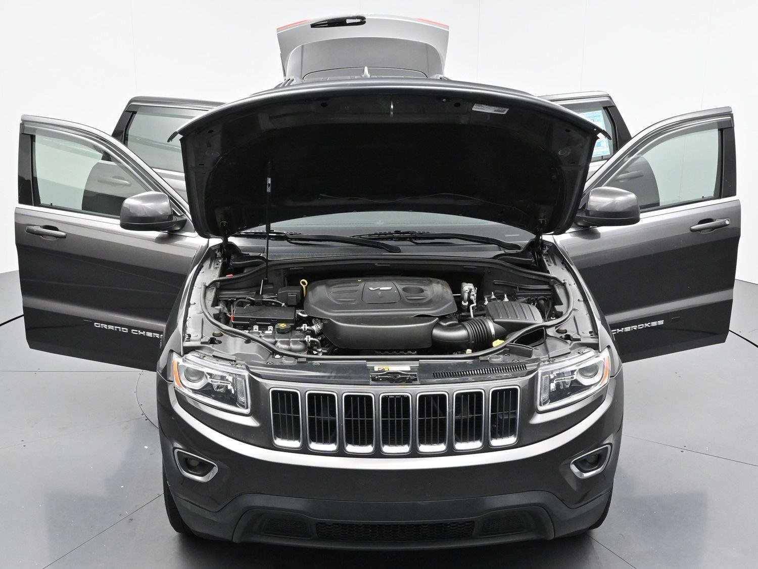 Used 2016 Granite Crystal Metallic Clearcoat Jeep Laredo image 40